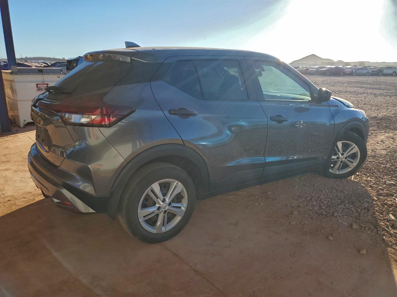 2022 NISSAN KICKS S photo 3