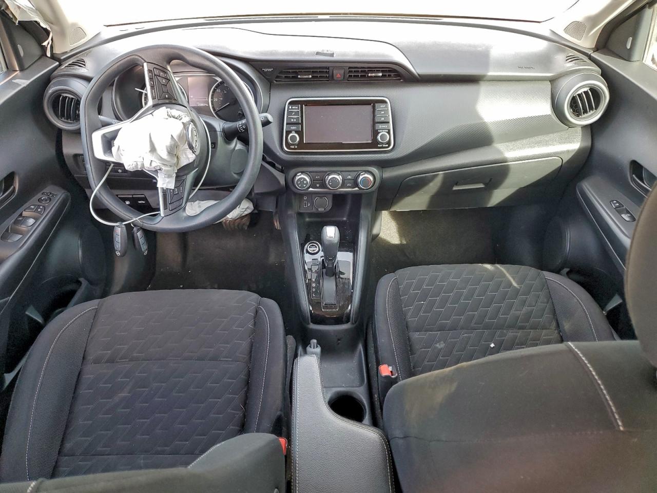 2022 NISSAN KICKS S photo 8