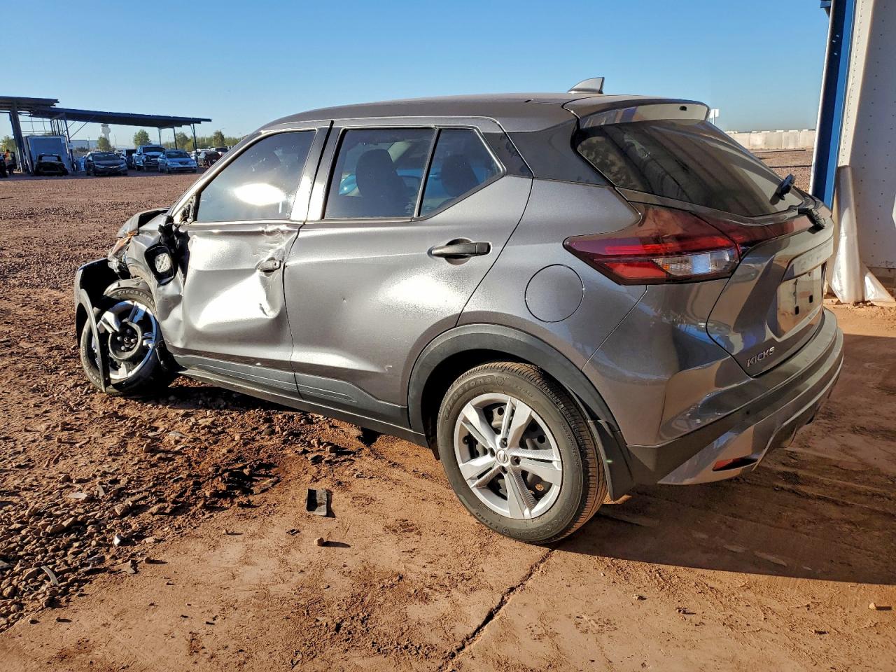 2022 NISSAN KICKS S photo 2