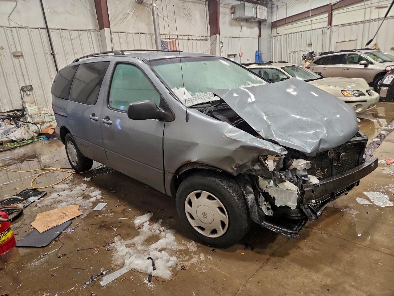 2000 TOYOTA SIENNA LE photo 4