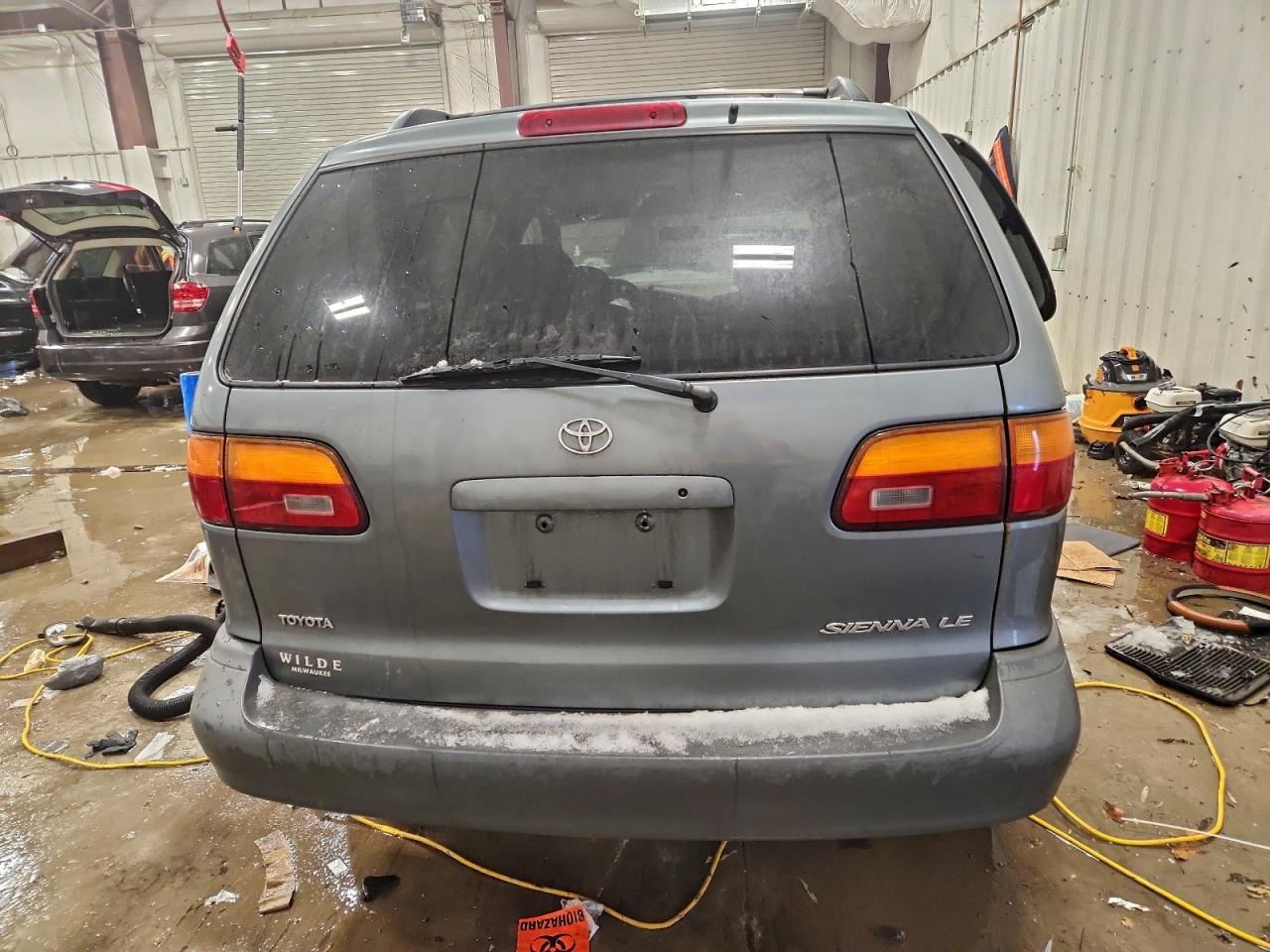 2000 TOYOTA SIENNA LE photo 6