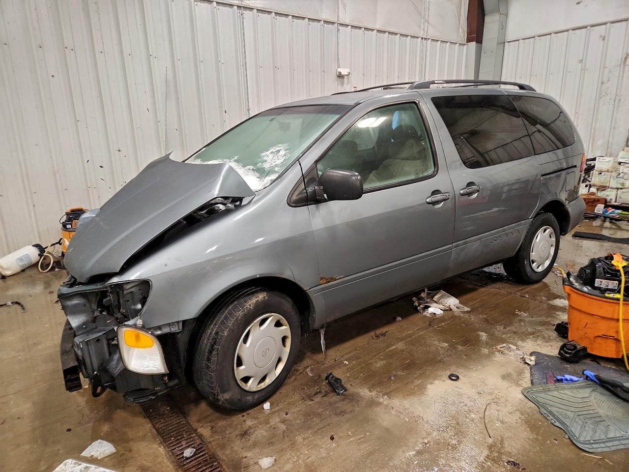 2000 TOYOTA SIENNA