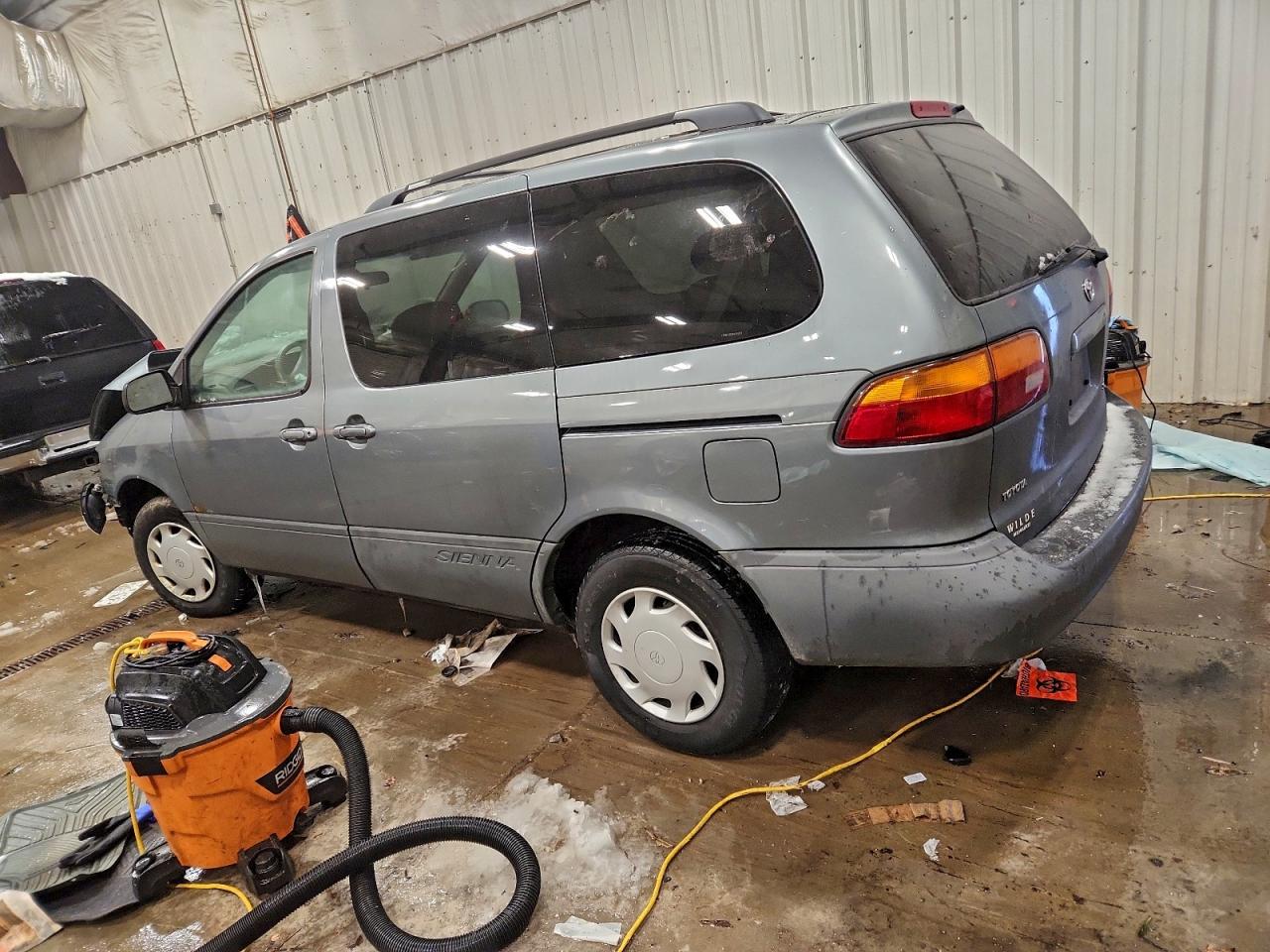2000 TOYOTA SIENNA LE photo 2
