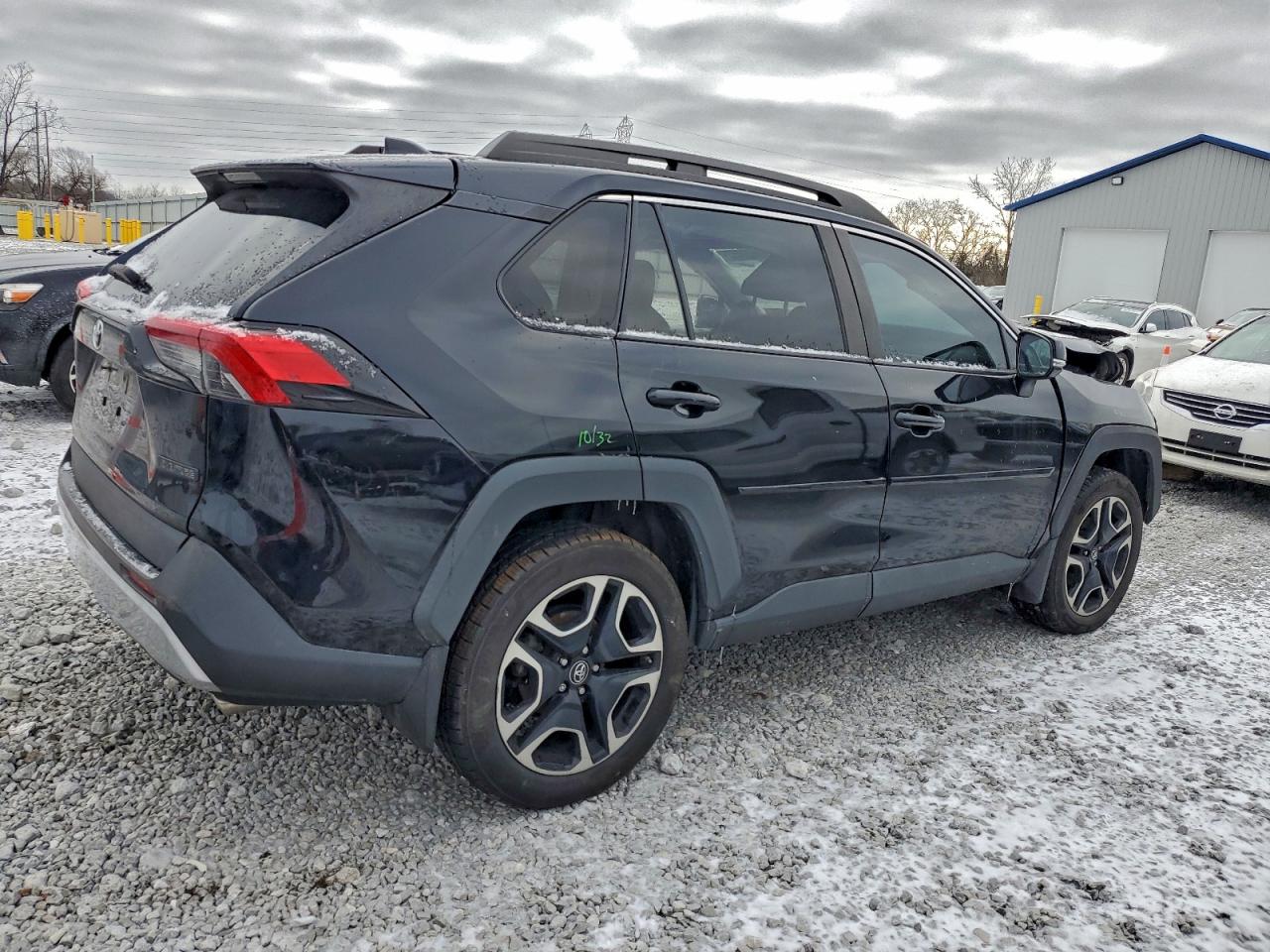 2019 TOYOTA RAV4 ADVENTURE photo 3