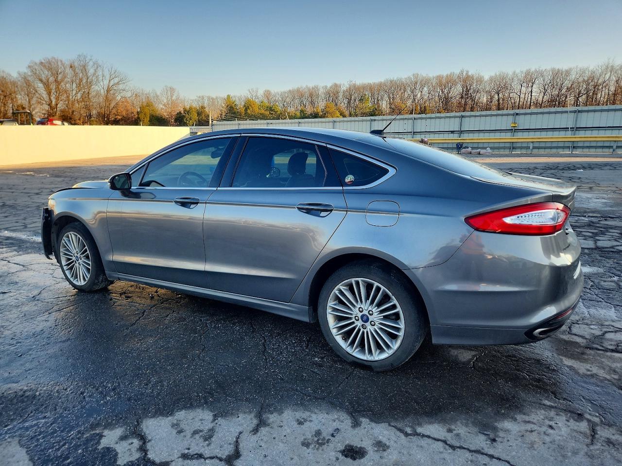 2014 FORD FUSION SE photo 2
