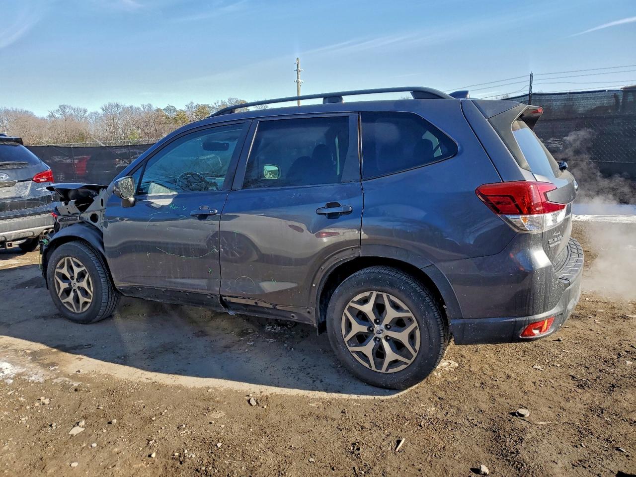 2020 SUBARU FORESTER PREMIUM photo 2