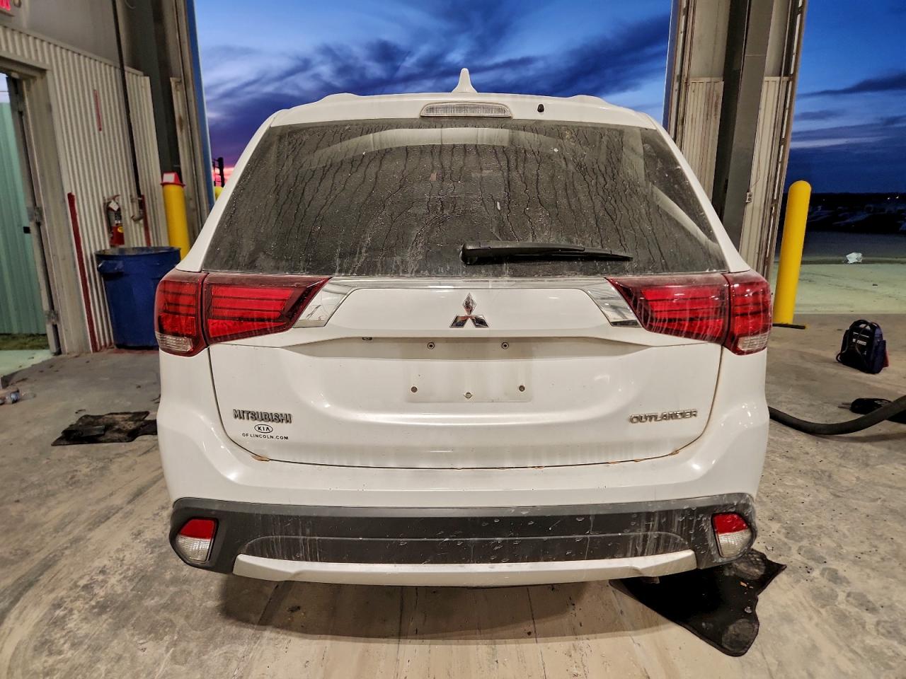 2017 MITSUBISHI OUTLANDER ES photo 6