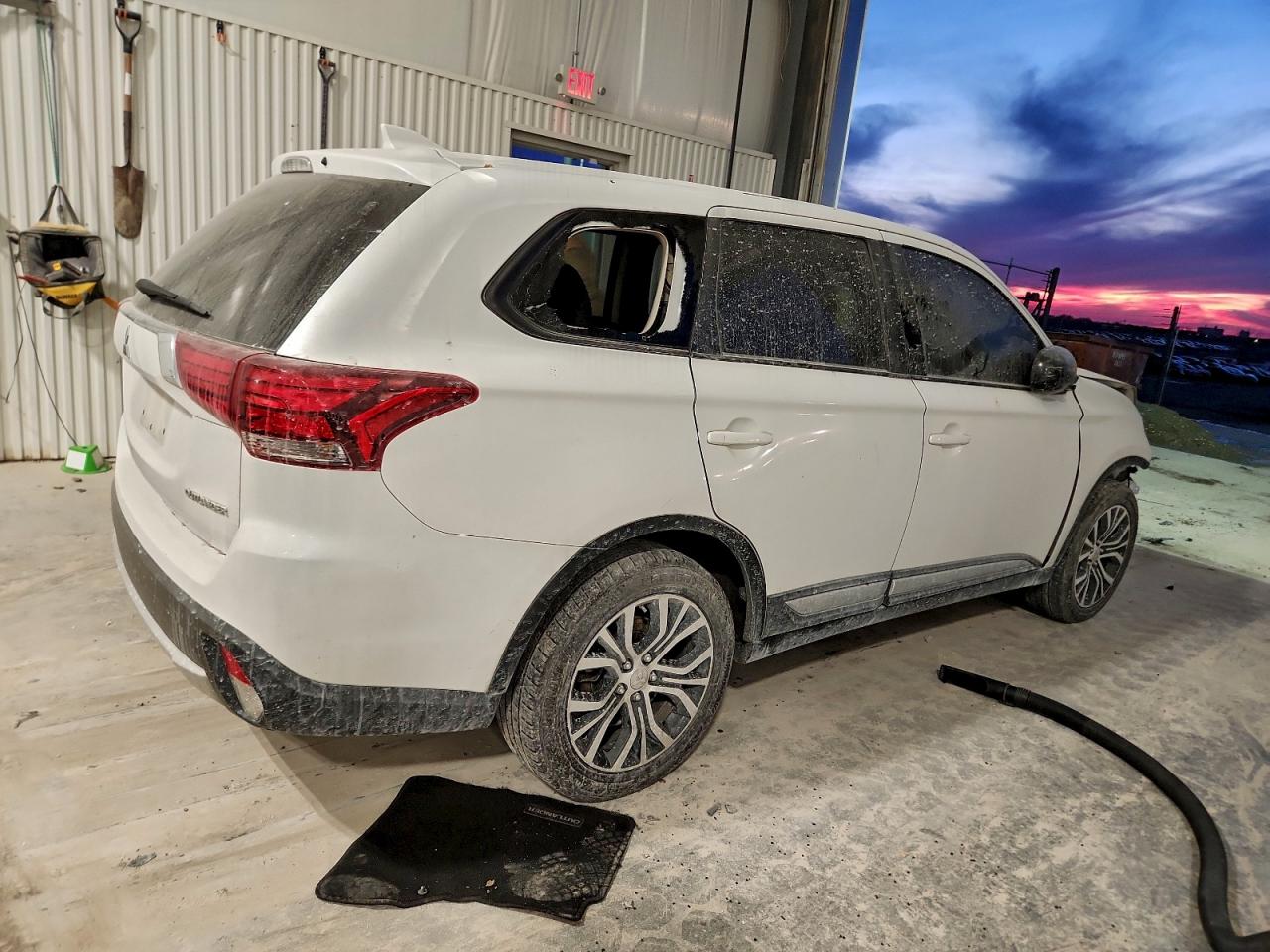 2017 MITSUBISHI OUTLANDER ES photo 3
