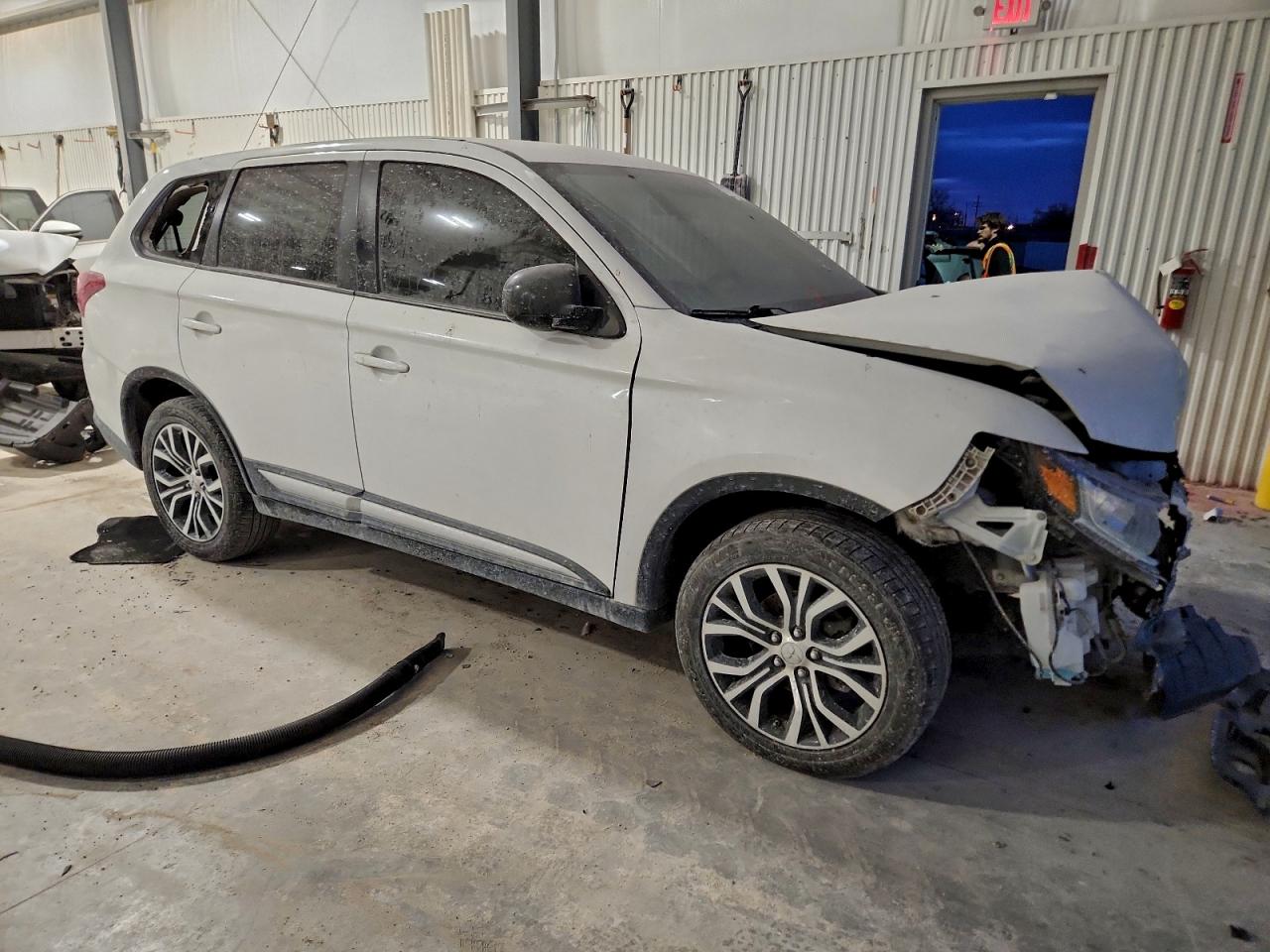 2017 MITSUBISHI OUTLANDER ES photo 4