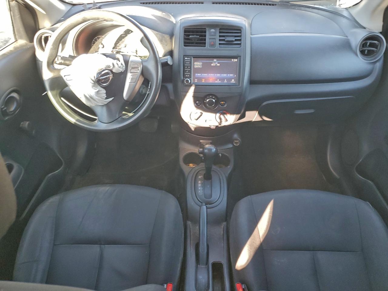 2019 NISSAN VERSA S photo 8