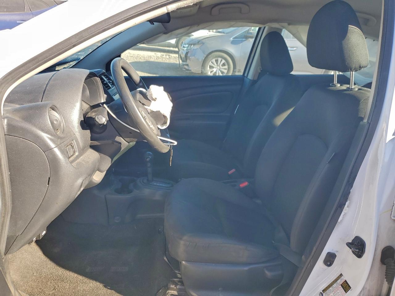 2019 NISSAN VERSA S photo 7