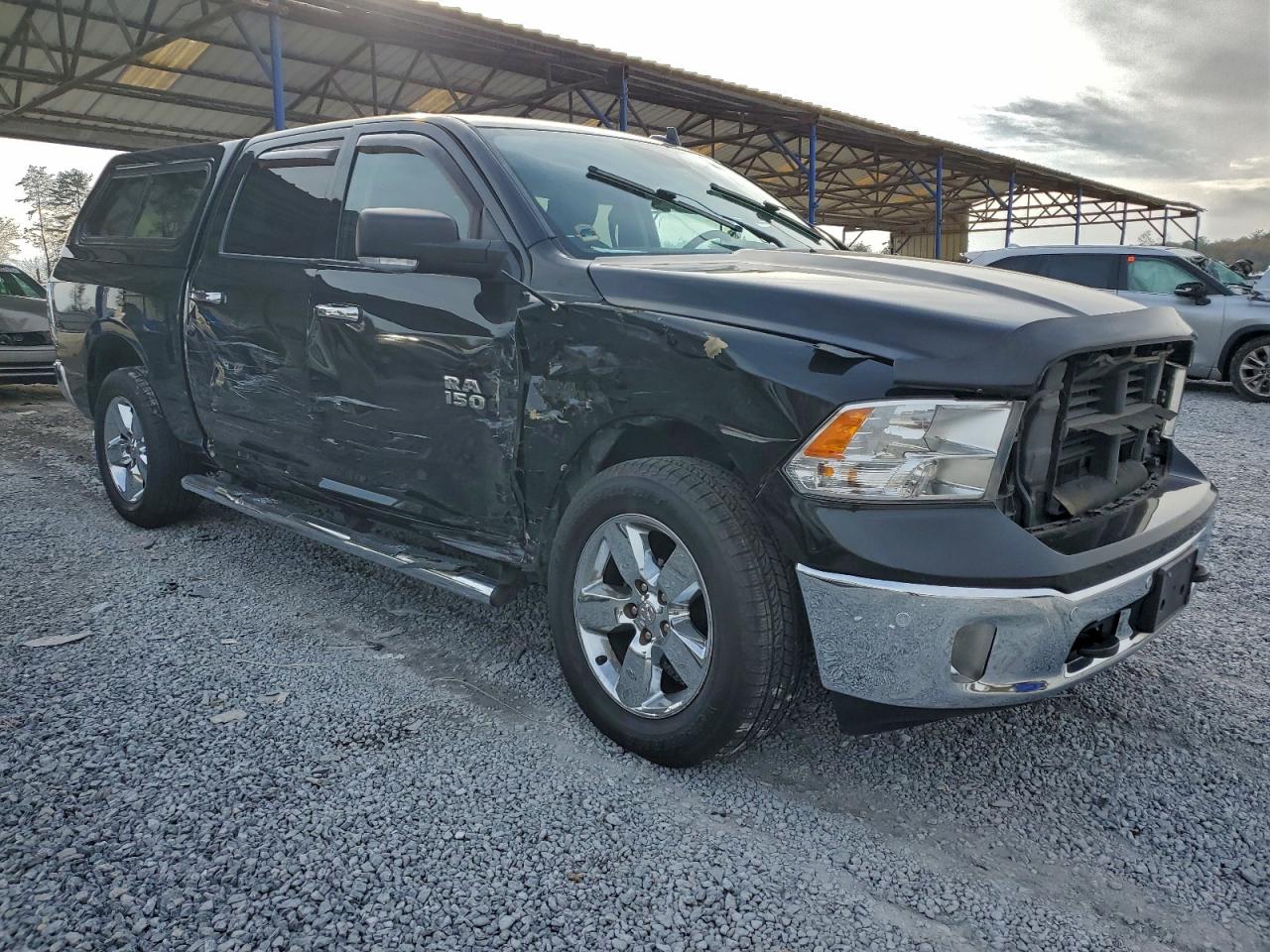 2017 RAM 1500 SLT photo 4