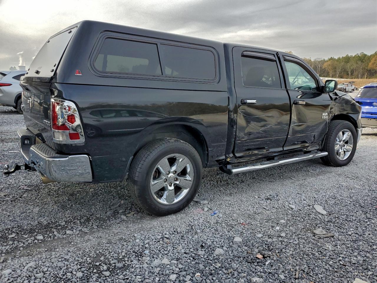 2017 RAM 1500 SLT photo 3