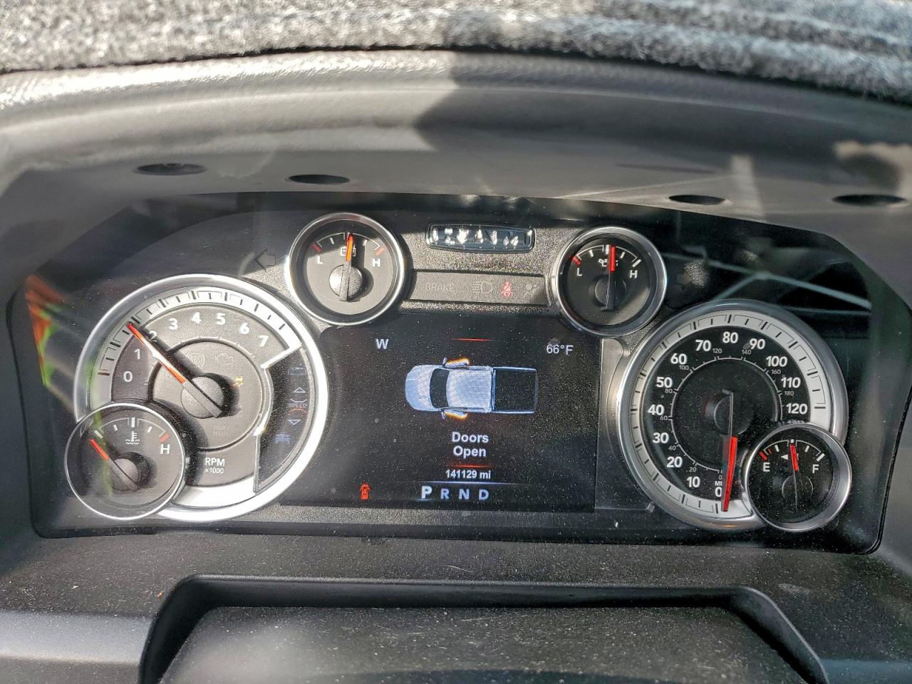 2017 RAM 1500 SLT photo 9
