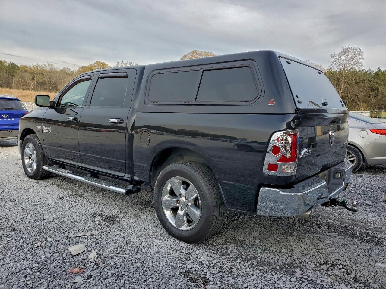 2017 RAM 1500 SLT photo 2