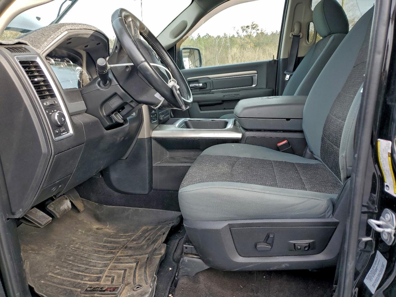 2017 RAM 1500 SLT photo 7