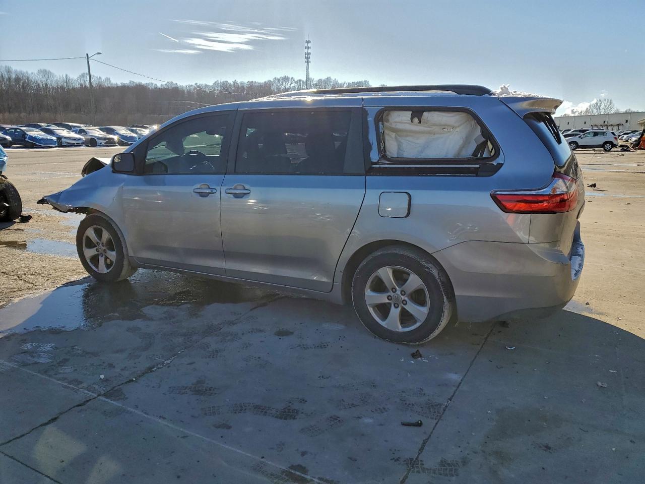 2015 TOYOTA SIENNA LE photo 2