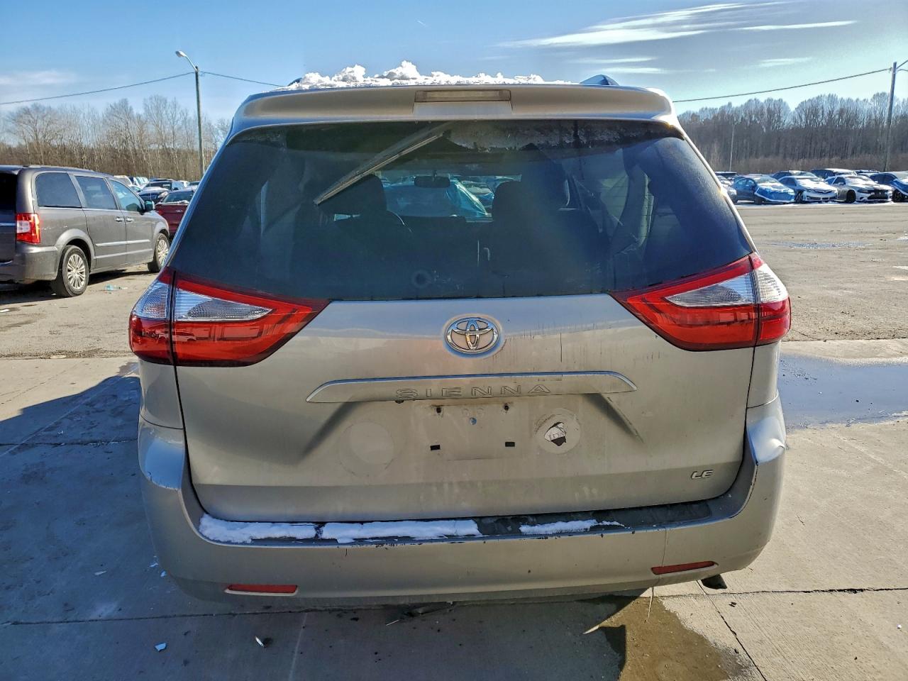 2015 TOYOTA SIENNA LE photo 6