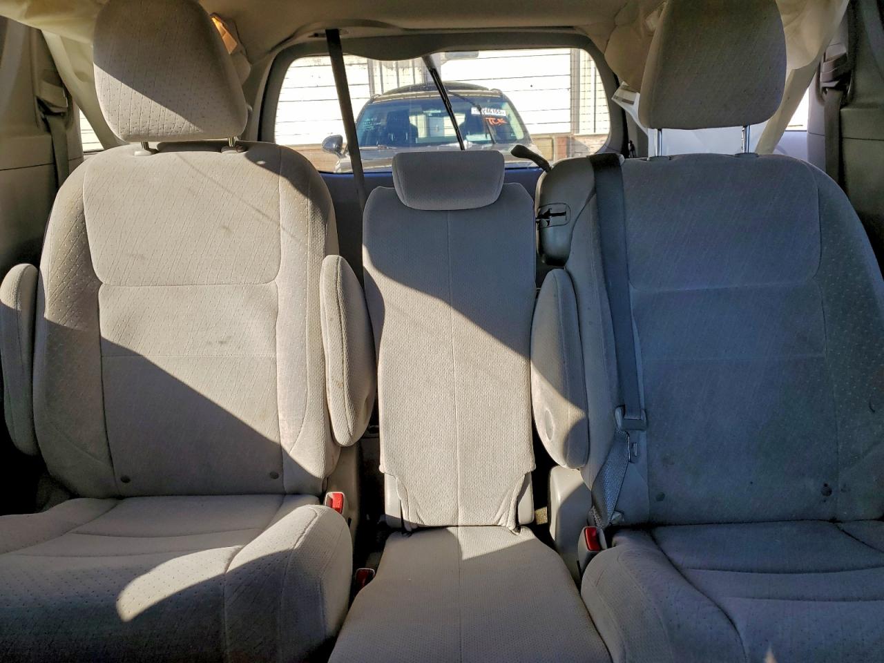 2015 TOYOTA SIENNA LE photo 10