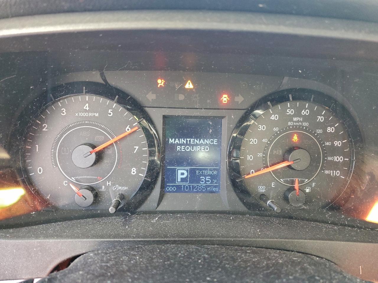 2015 TOYOTA SIENNA LE photo 9