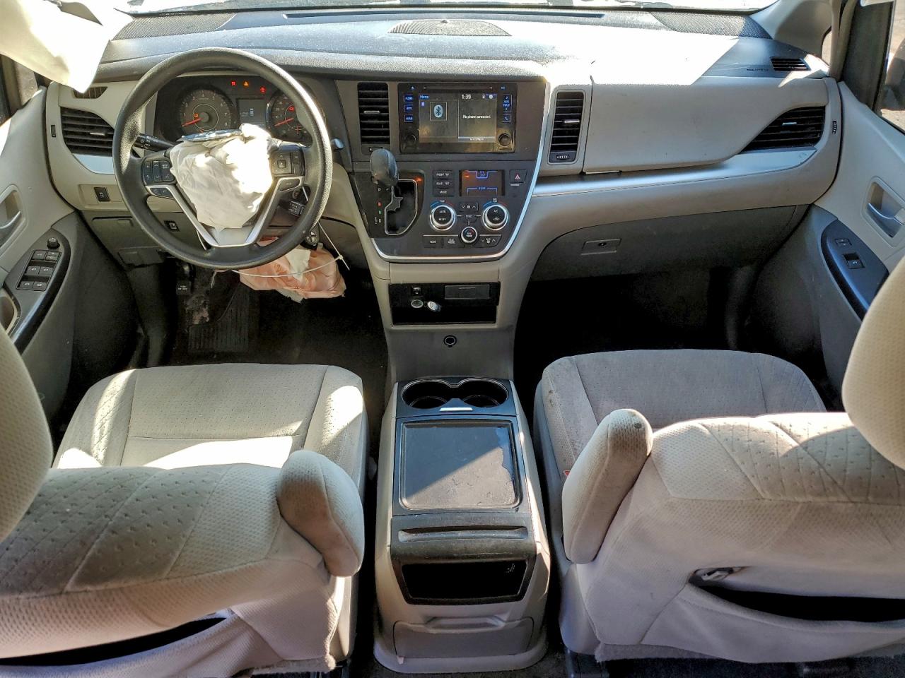 2015 TOYOTA SIENNA LE photo 8