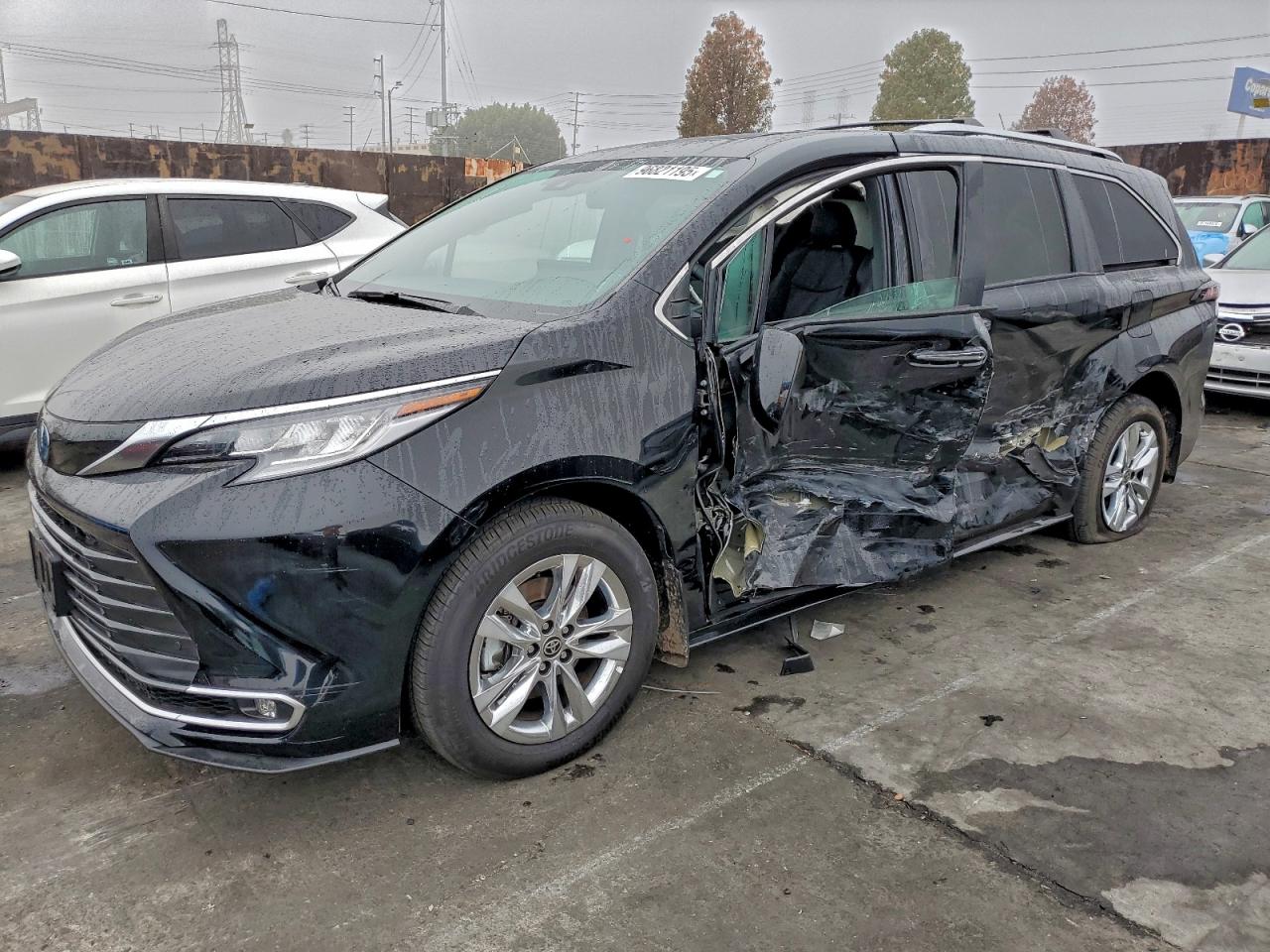 2025 TOYOTA SIENNA