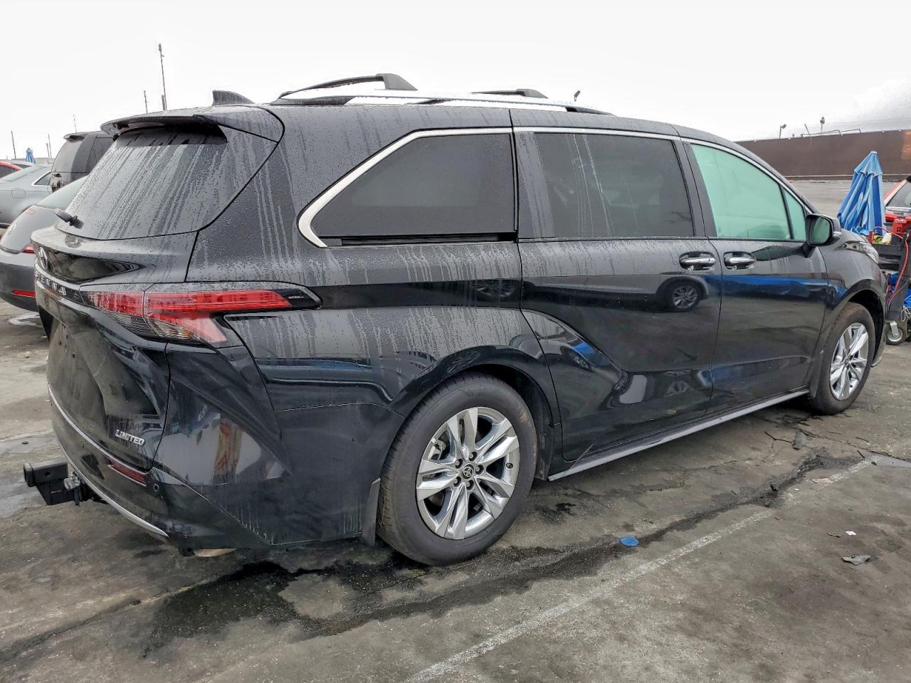 2025 TOYOTA SIENNA LIMITED photo 3