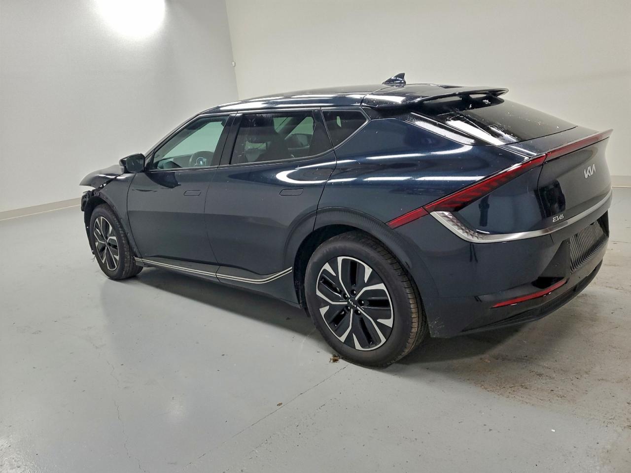 2023 KIA EV6 LIGHT photo 2