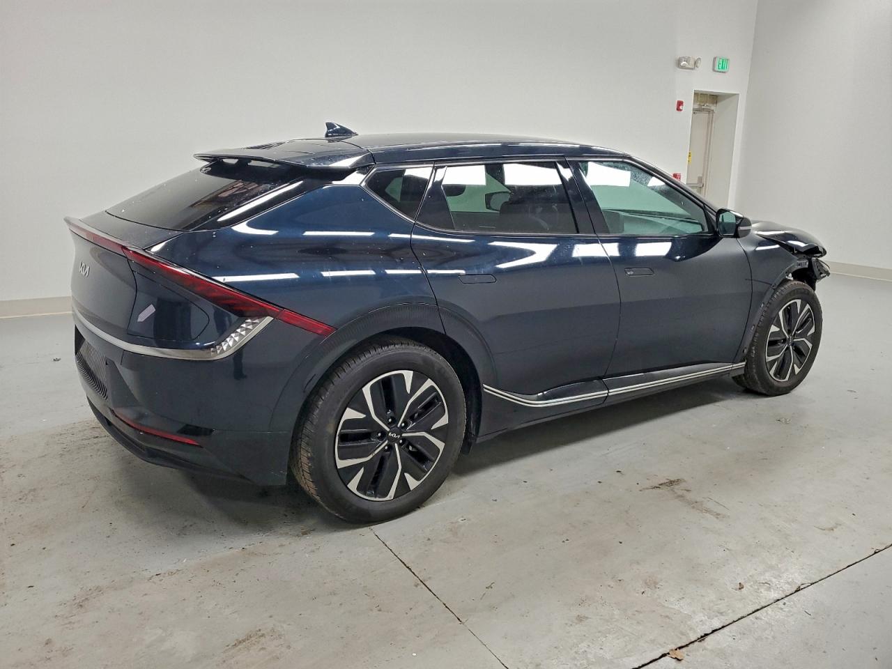 2023 KIA EV6 LIGHT photo 3