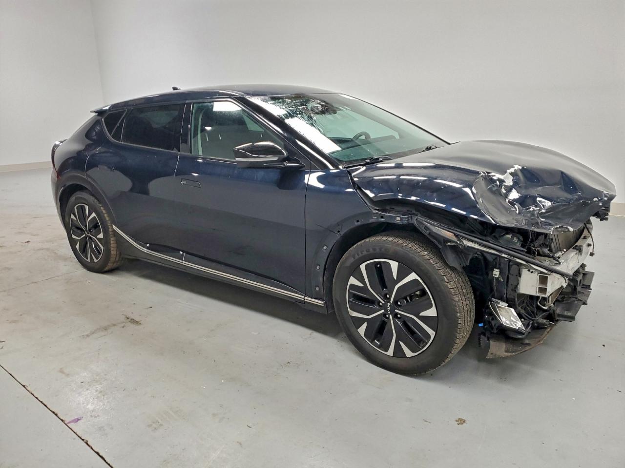2023 KIA EV6 LIGHT photo 4