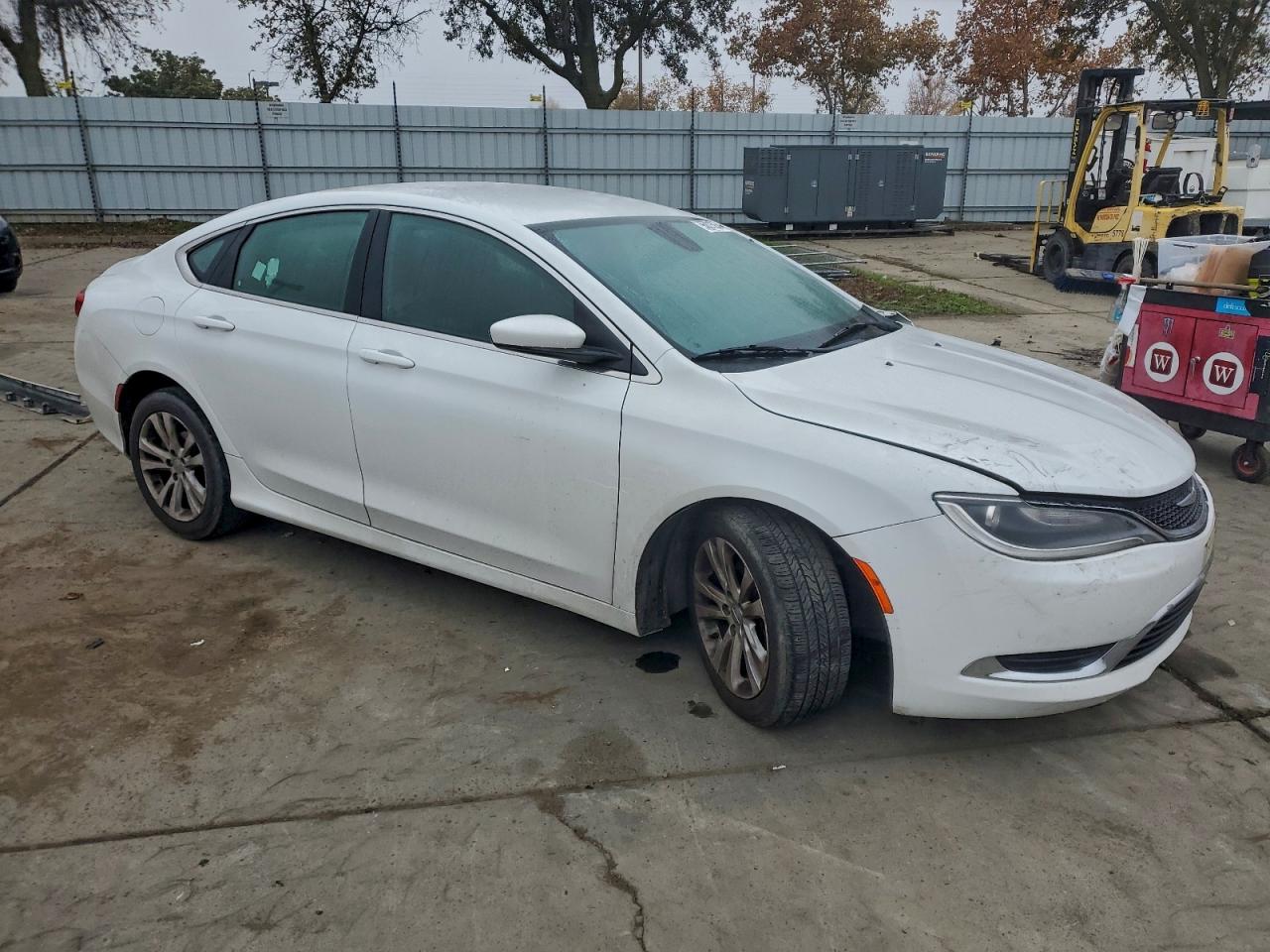 2015 CHRYSLER 200 LIMITED photo 4