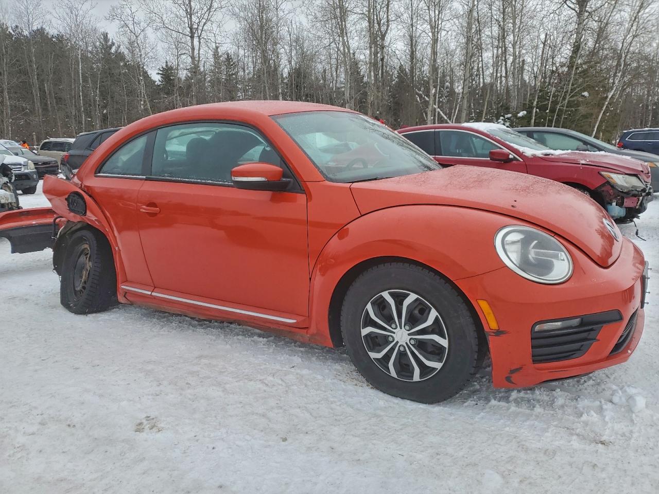 2018 VOLKSWAGEN BEETLE SE photo 4