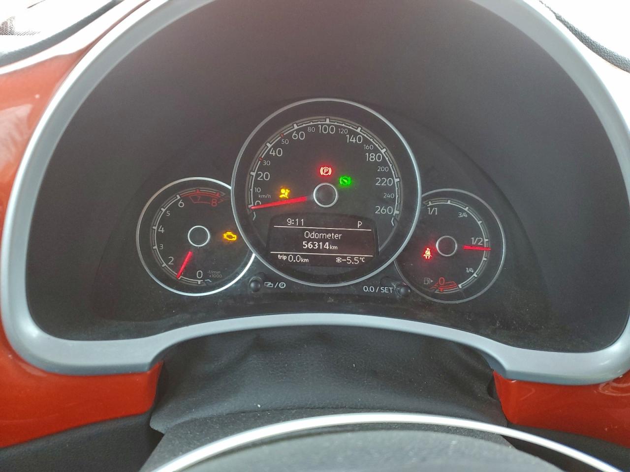 2018 VOLKSWAGEN BEETLE SE photo 9