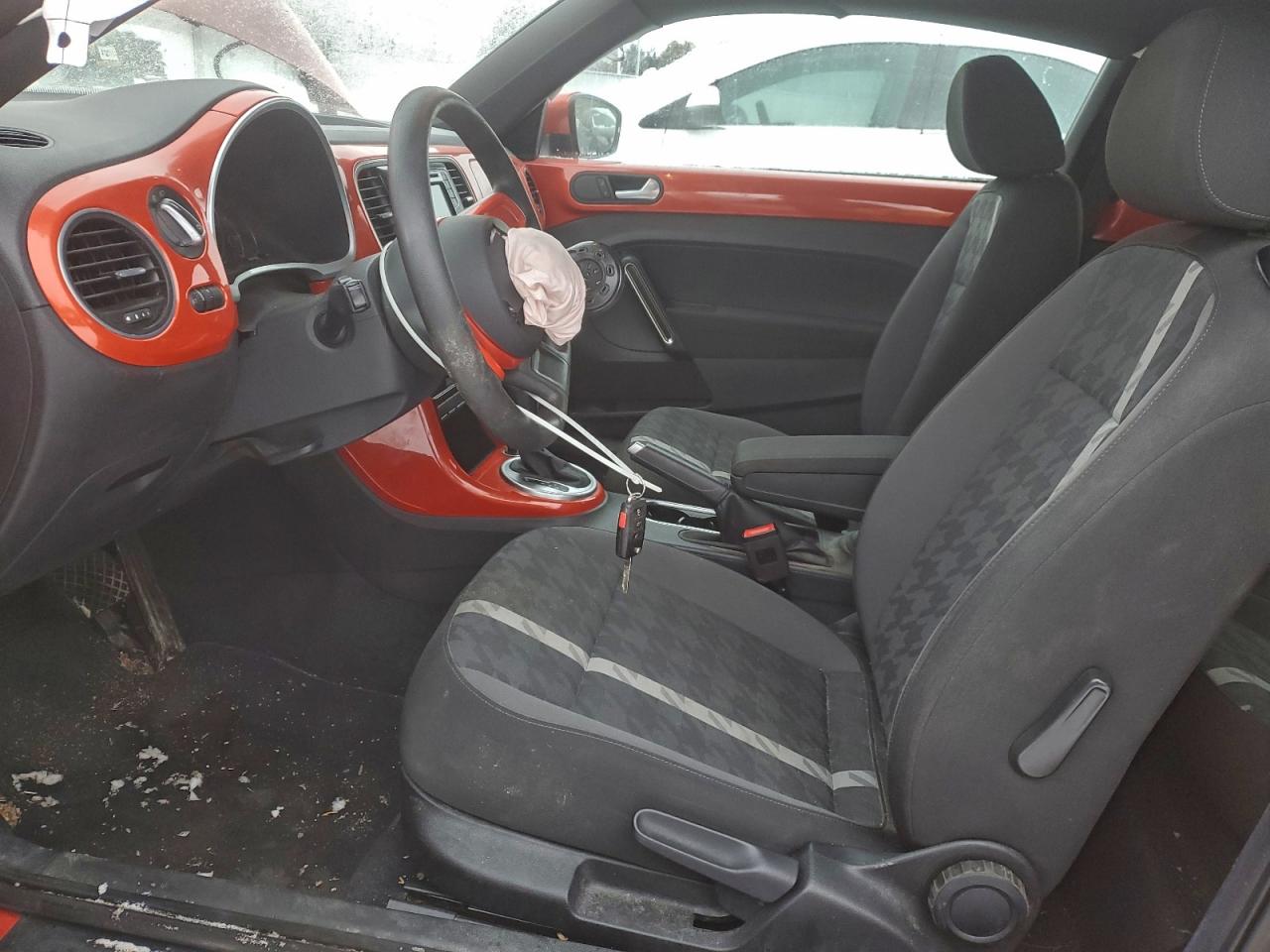 2018 VOLKSWAGEN BEETLE SE photo 7