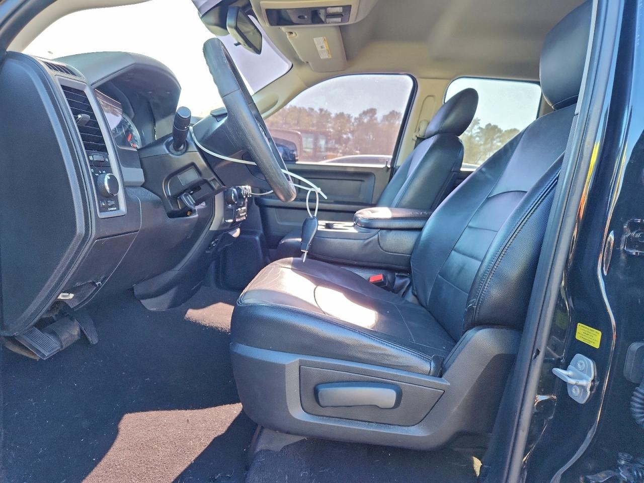 2016 RAM 1500 ST photo 7