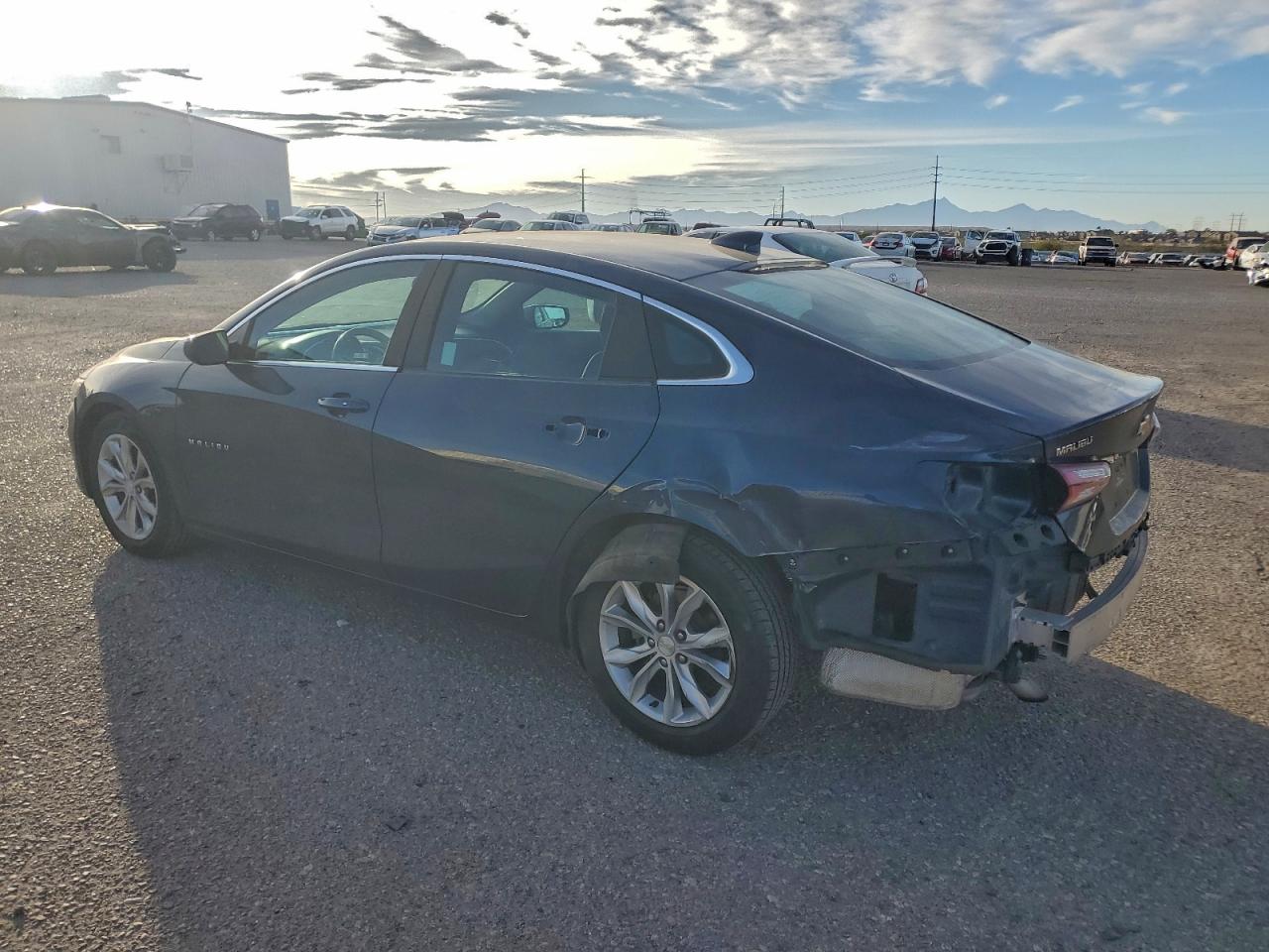 2020 CHEVROLET MALIBU LT photo 2