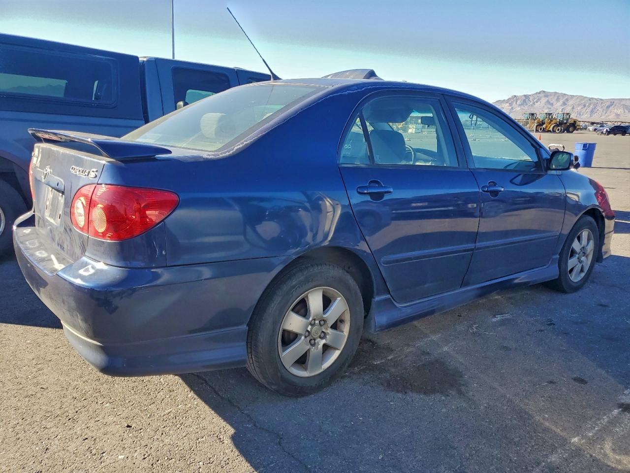 2005 TOYOTA COROLLA photo 3