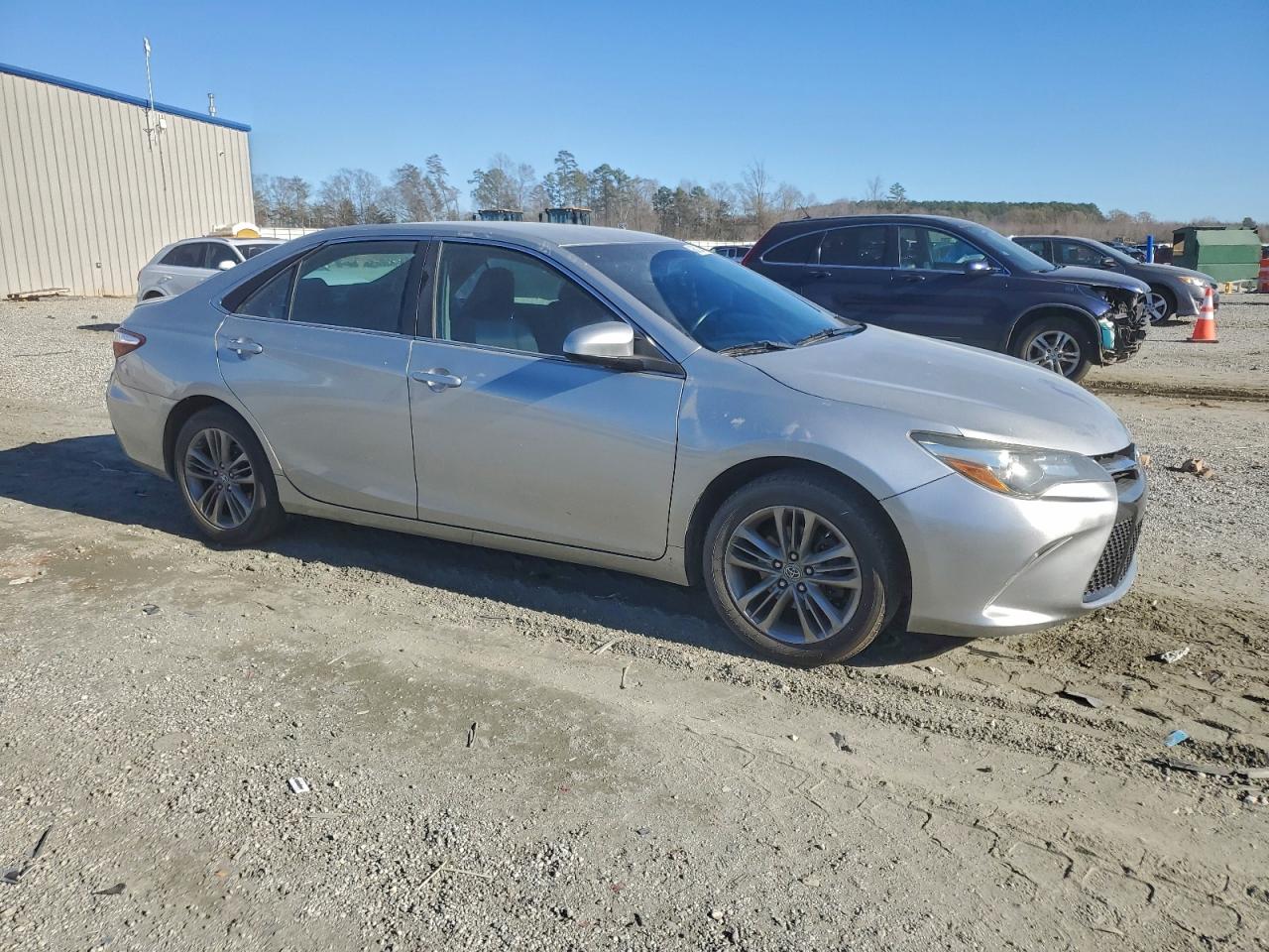 2016 TOYOTA CAMRY LE photo 4