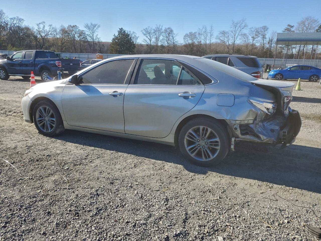 2016 TOYOTA CAMRY LE photo 2