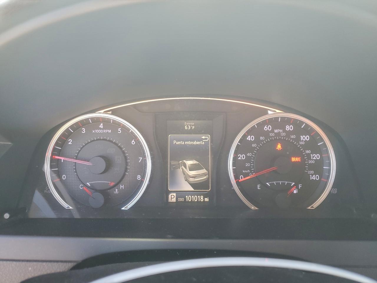 2016 TOYOTA CAMRY LE photo 9