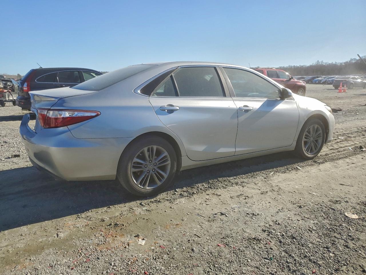 2016 TOYOTA CAMRY LE photo 3