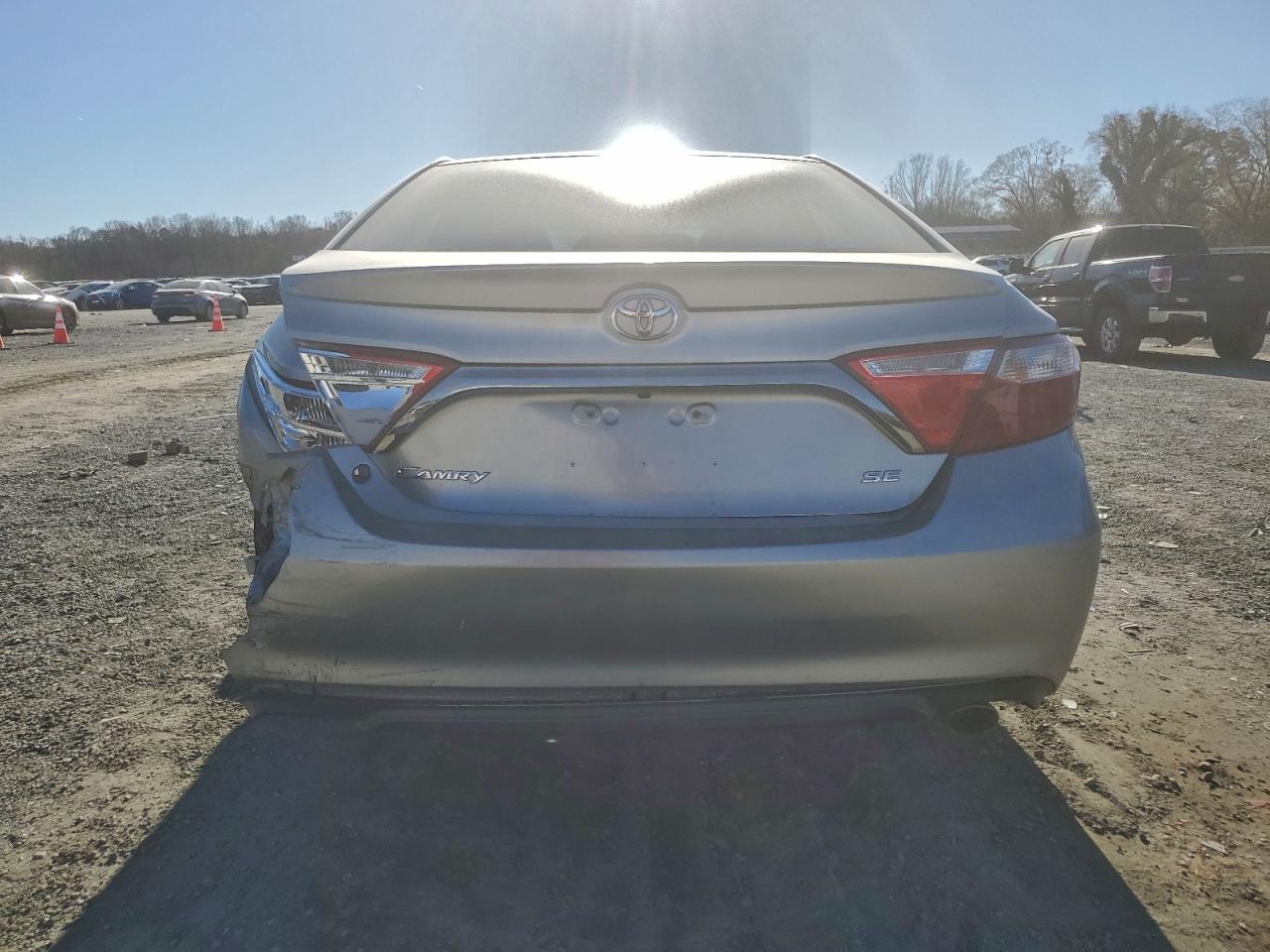 2016 TOYOTA CAMRY LE photo 6