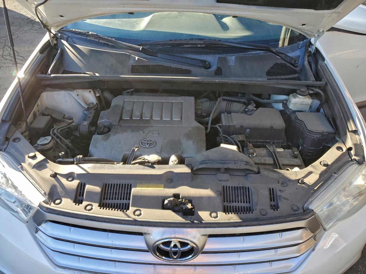 2012 TOYOTA HIGHLANDER BASE photo 11
