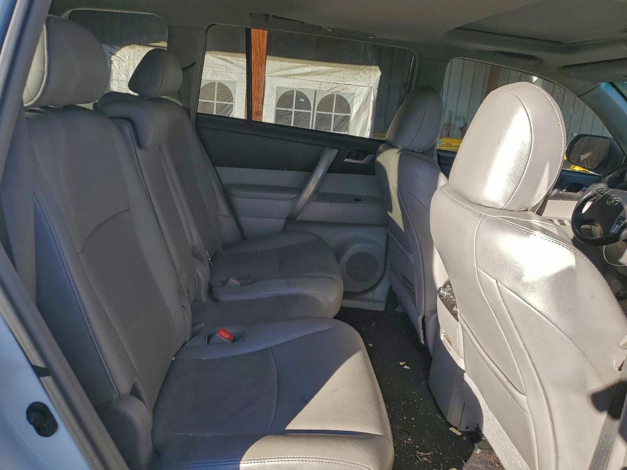 2012 TOYOTA HIGHLANDER BASE photo 10