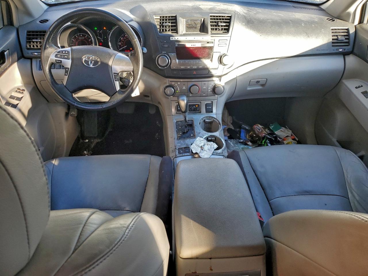 2012 TOYOTA HIGHLANDER BASE photo 8