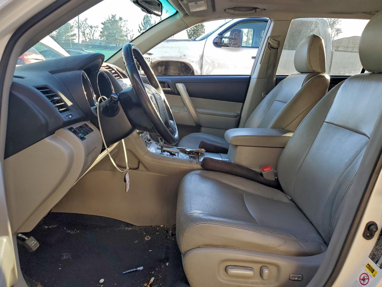 2012 TOYOTA HIGHLANDER BASE photo 7