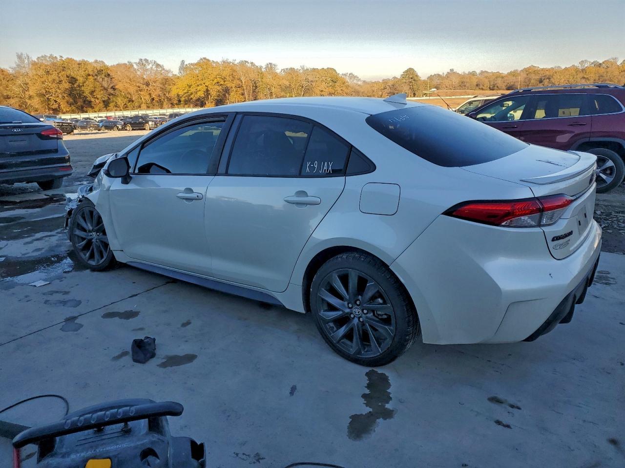 2023 TOYOTA COROLLA SE photo 2