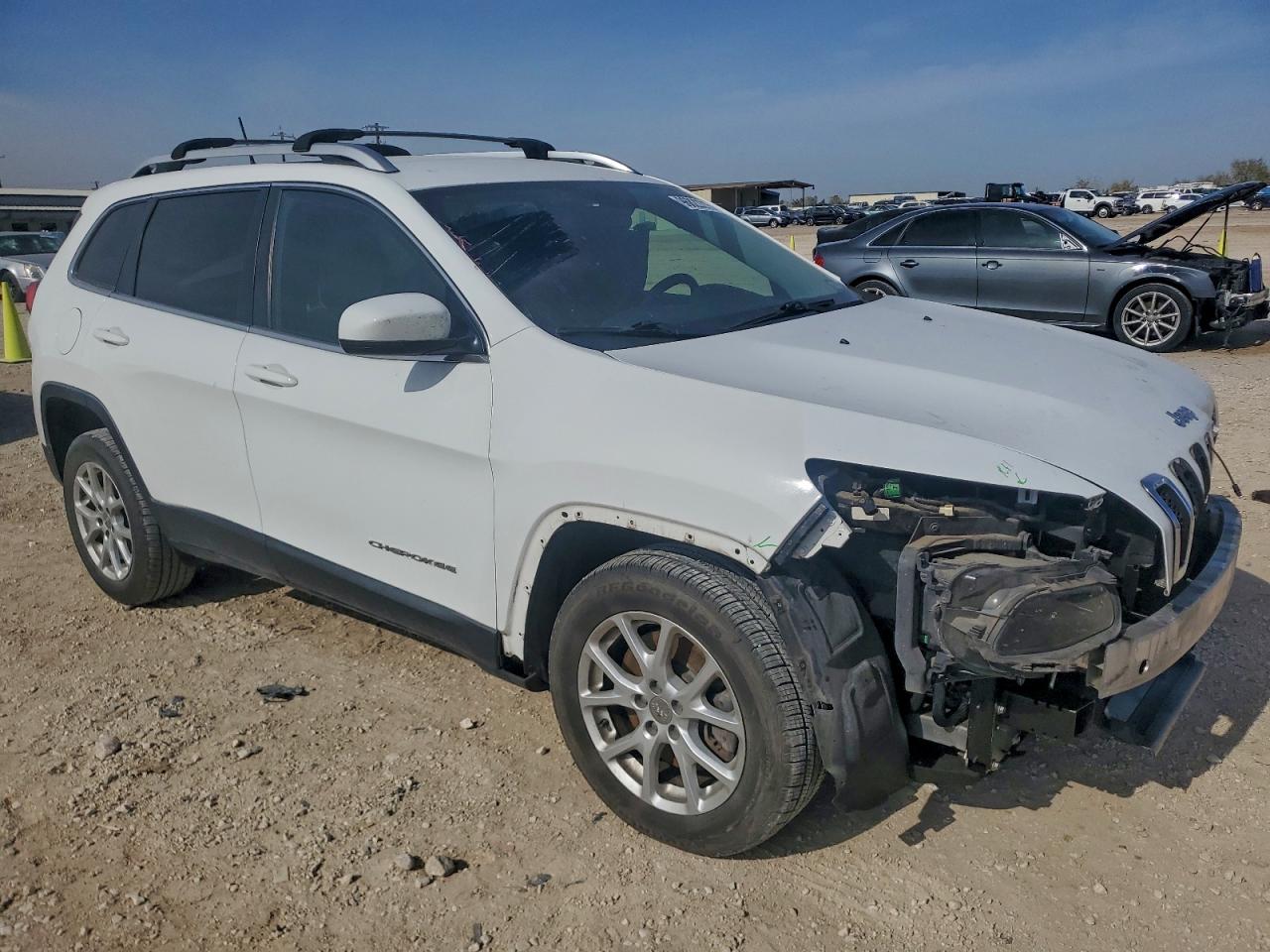 2017 JEEP CHEROKEE LATITUDE photo 4