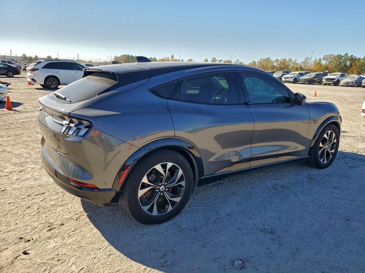 2021 FORD MUSTANG MACH-E PREMIUM photo 3