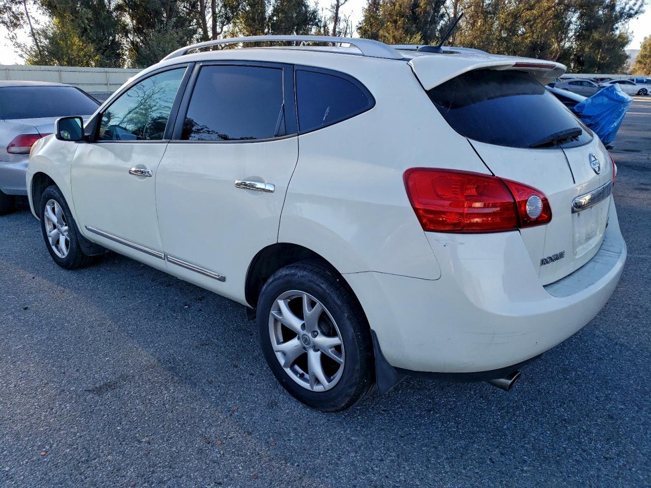 2011 NISSAN ROGUE S photo 2